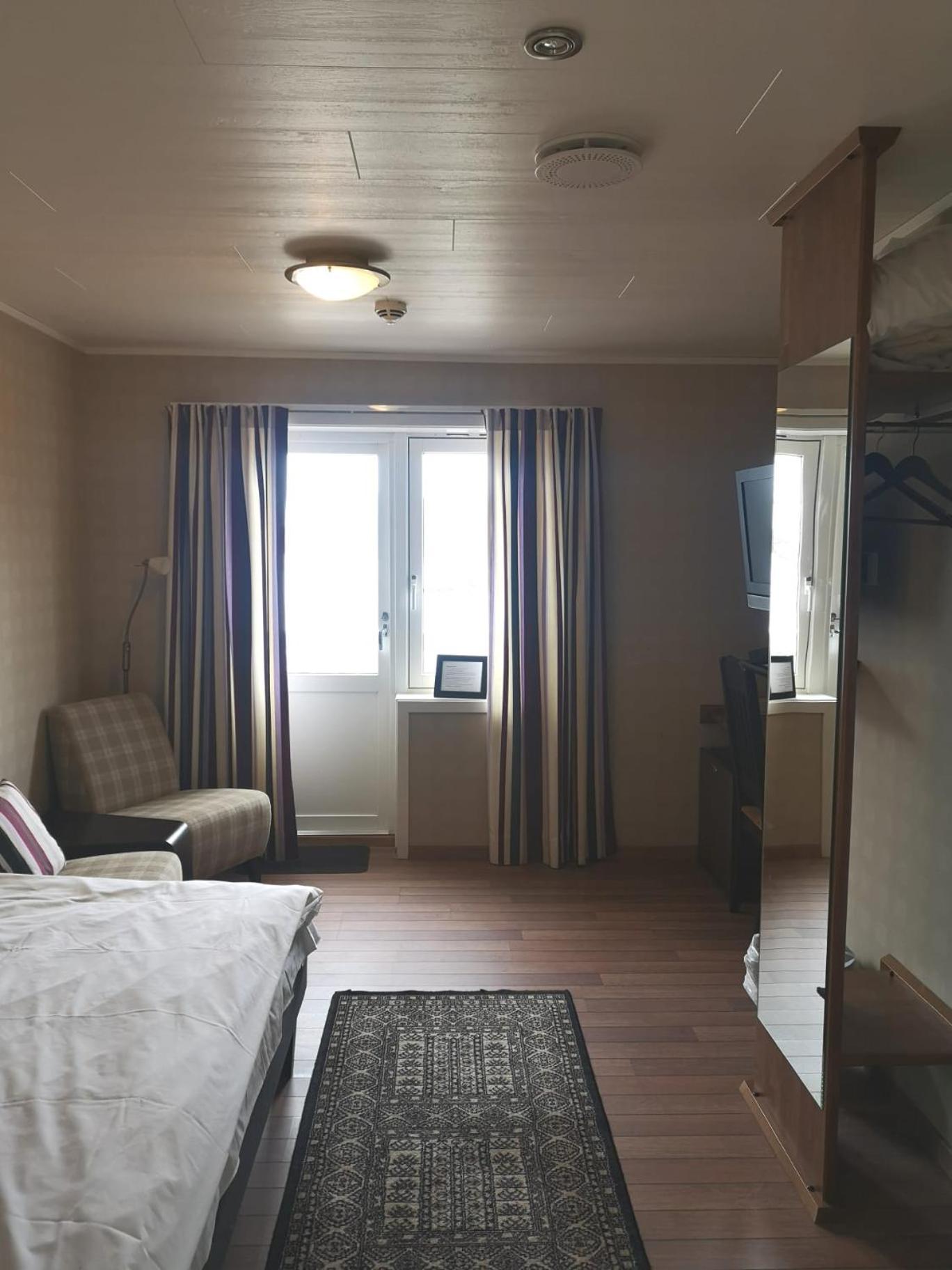 Ulvsvag Gjestgiveri Og Fjordcamping As Extérieur photo