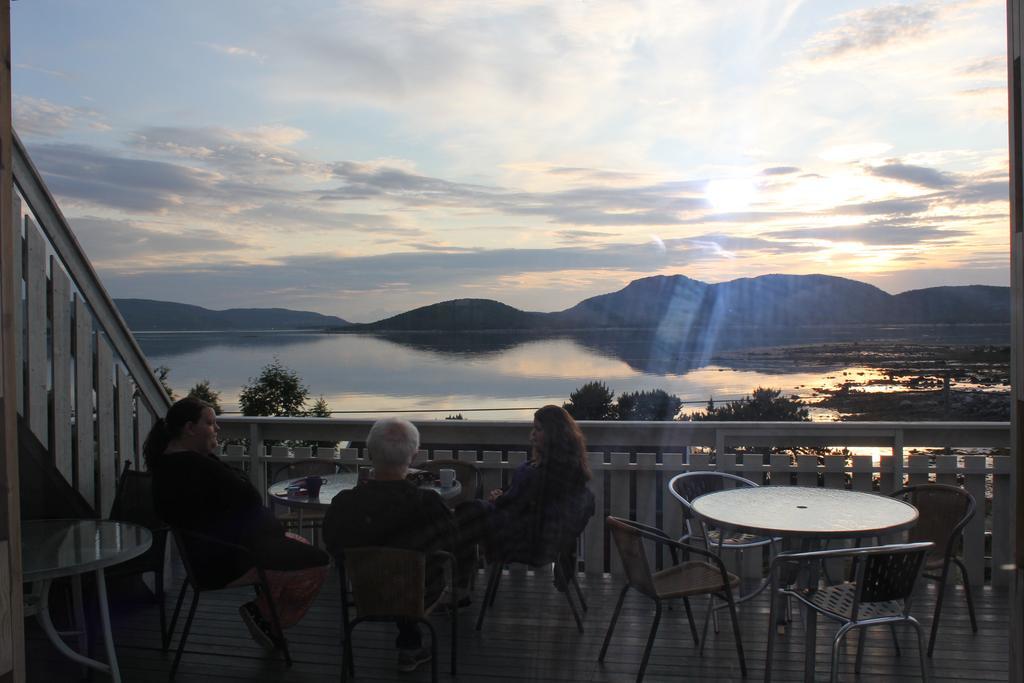 Ulvsvag Gjestgiveri Og Fjordcamping As Extérieur photo